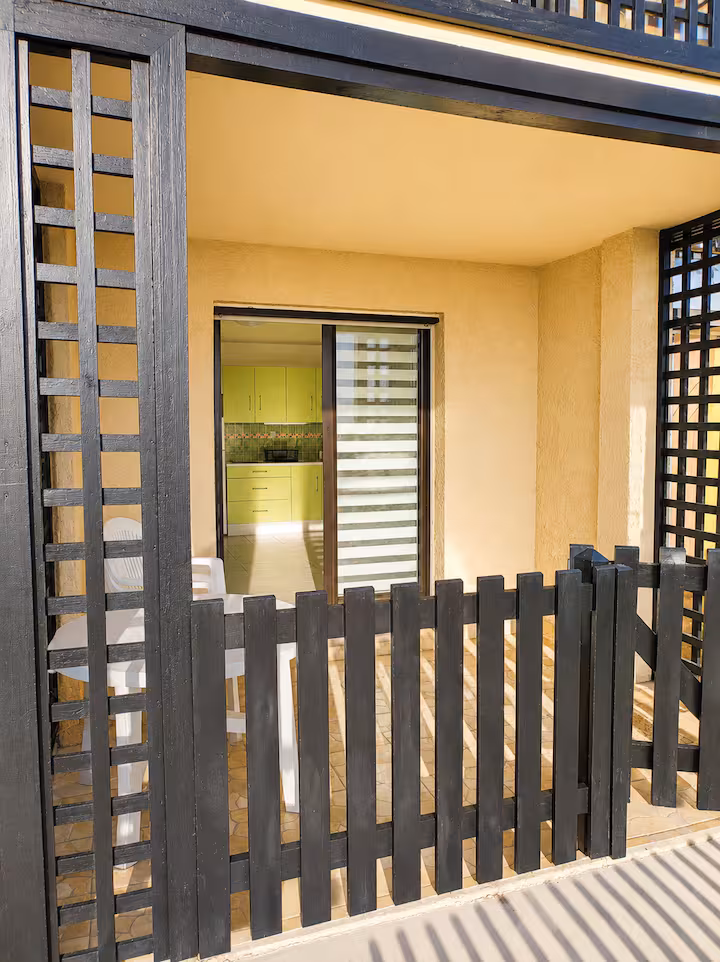 Terrasse et façade du studio Horizon Marin à Lacanau-Océan